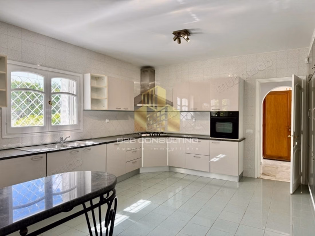 À louer une villa s4 à gammarth