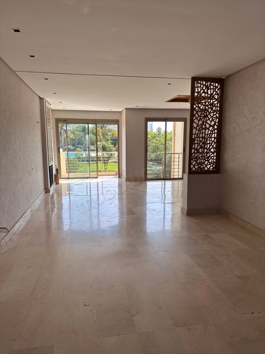 Bel appartement à la location à Ville Verte. 3 chambres agréables. Résidence avec piscine