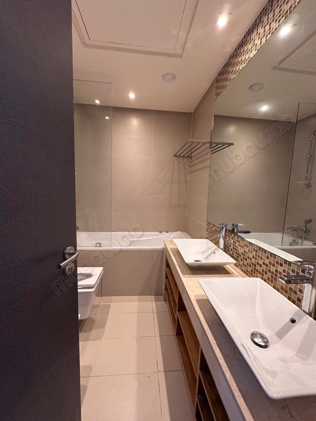 Bel appartement à la location à Ville Verte. 3 chambres agréables. Résidence avec piscine