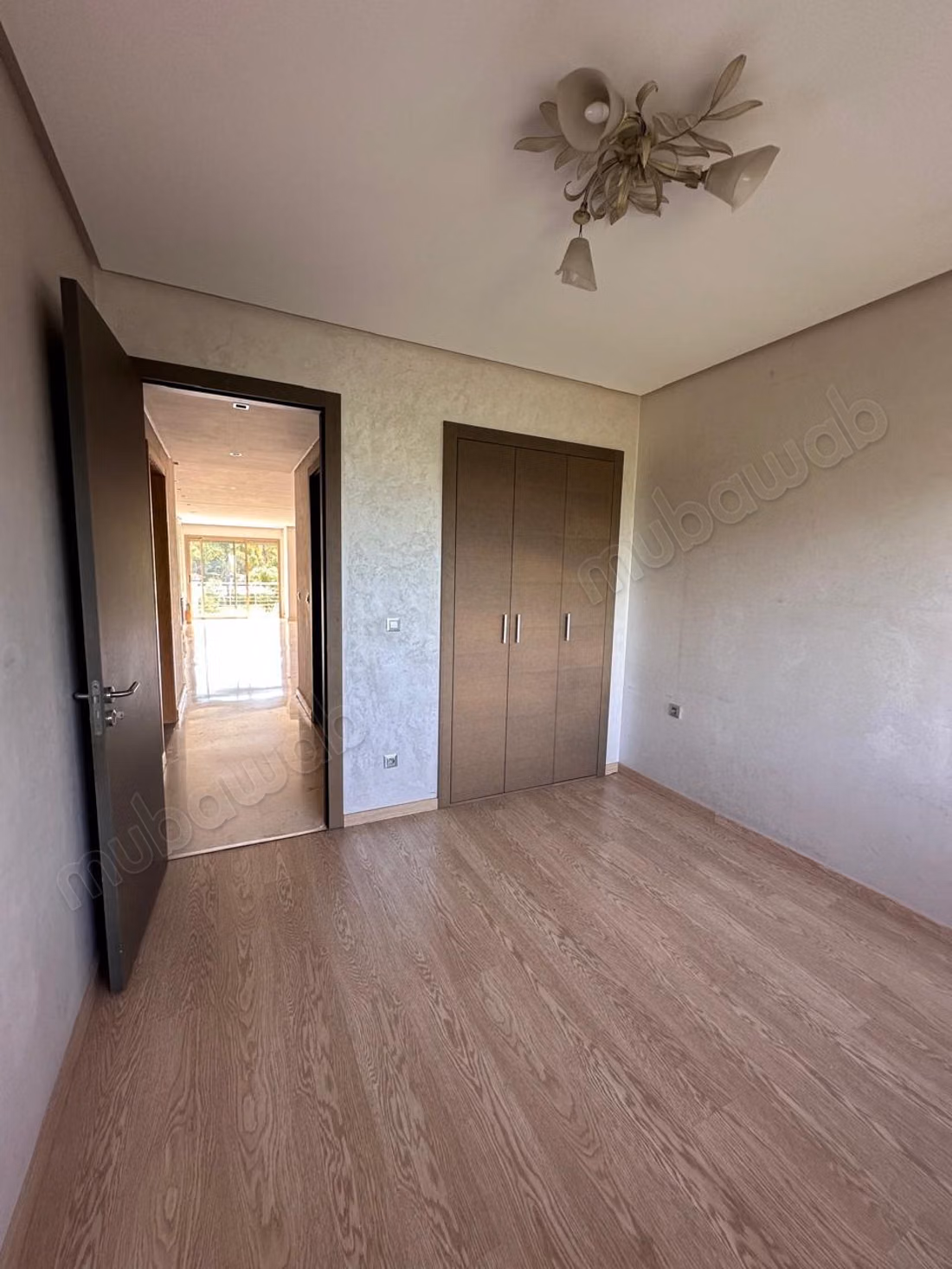 Bel appartement à la location à Ville Verte. 3 chambres agréables. Résidence avec piscine