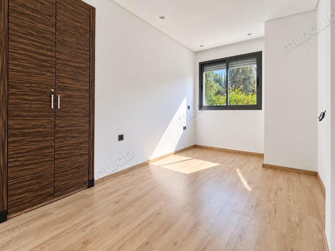 Rez de Jardin à Louer VIDE 
4 chambres
