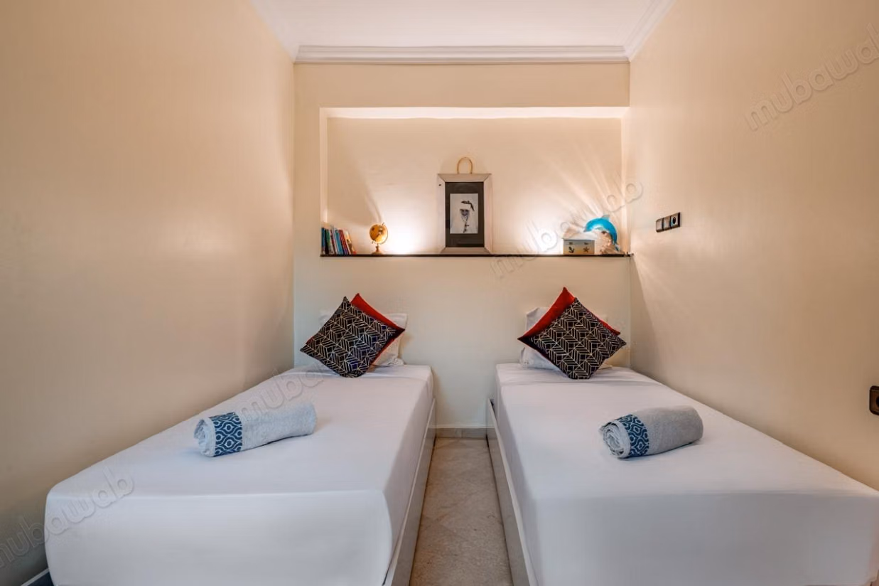 Louez cet appartement à Guéliz. 
Surface de 162 m². 
Bien meublé
