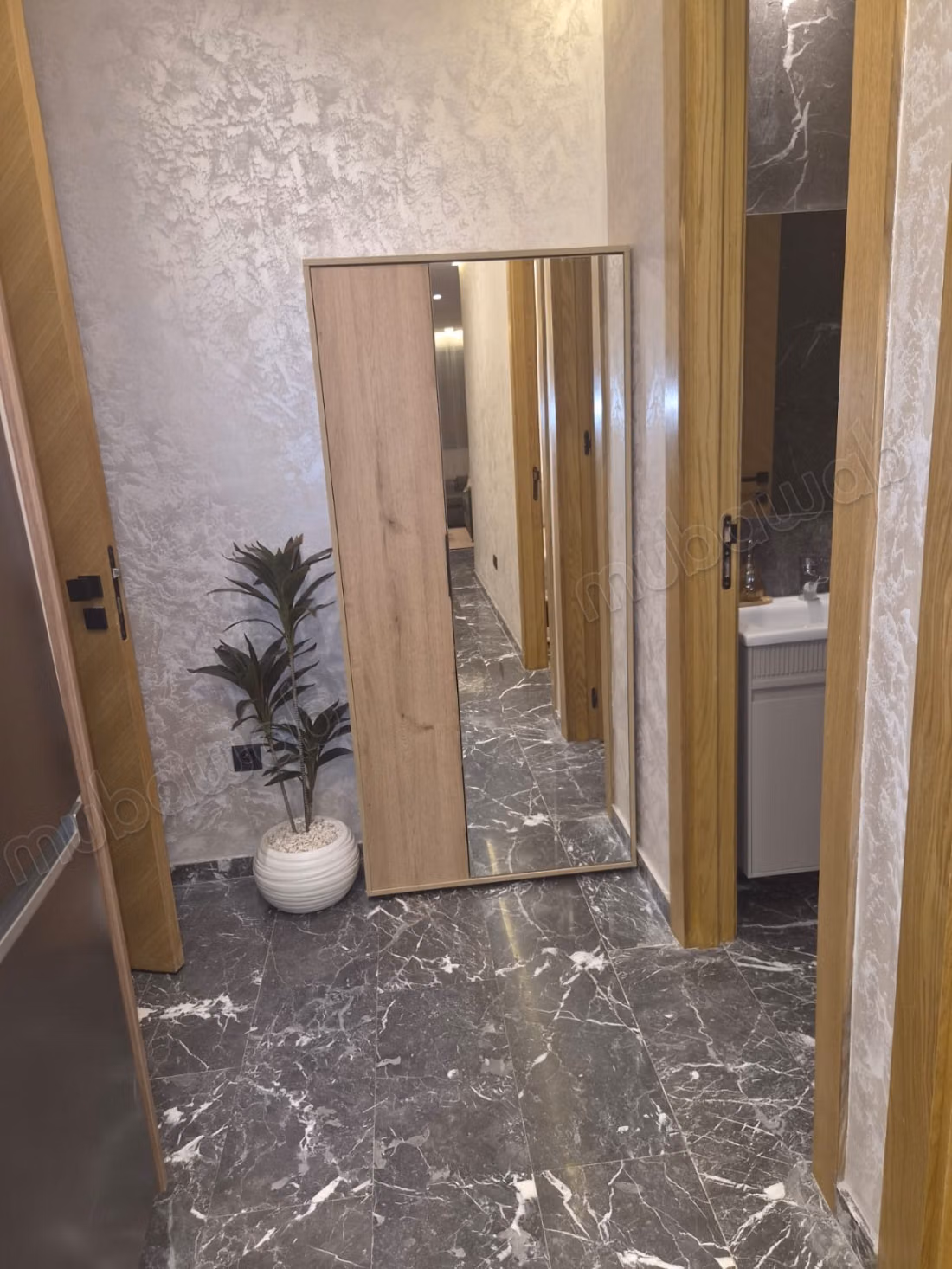 Très bel appartement en location à Route Casablanca. 
1 chambre. Meublé