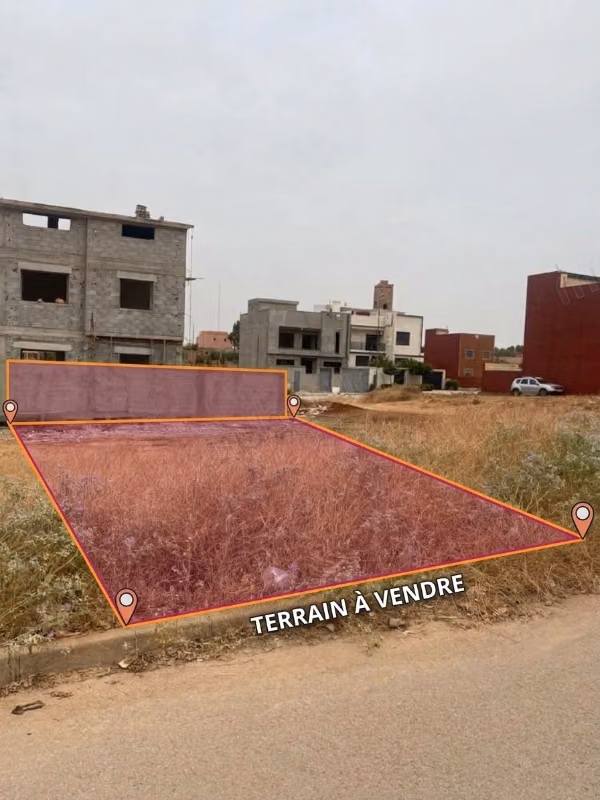 Terrain à vendre à Béni Mellal.
Surface totale 237 m²
