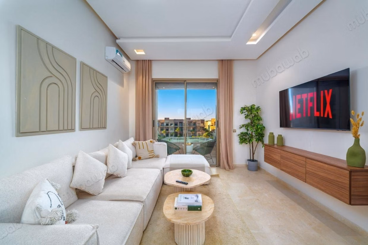 Magnificent Modern Apartment with Pool View