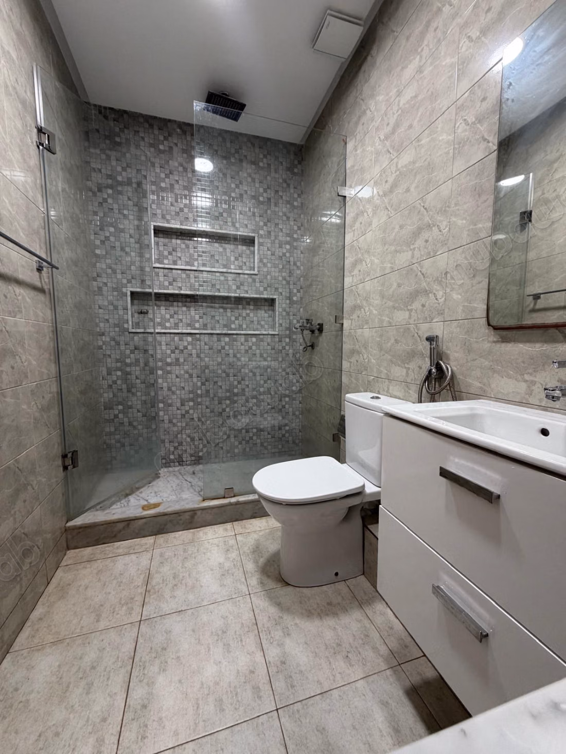 For sale renovated and fully furnished apartment