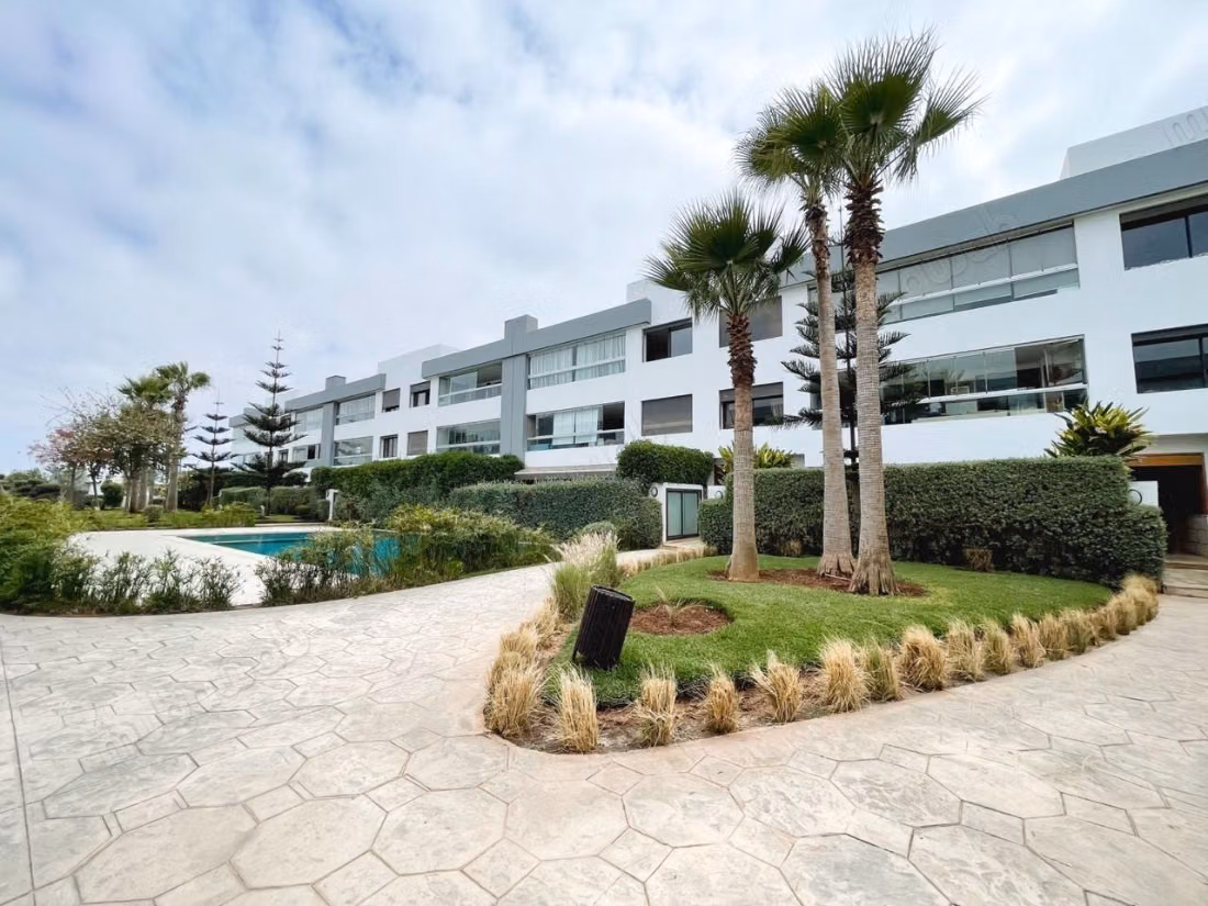 Beautiful apartment for sale in Dar Bouazza. 3 large rooms. With elevator and green space