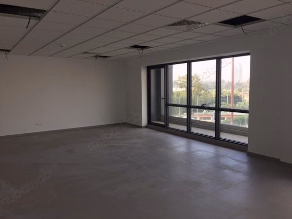 Ufficio moderno con grande terrazza SENZA AFFACCIO