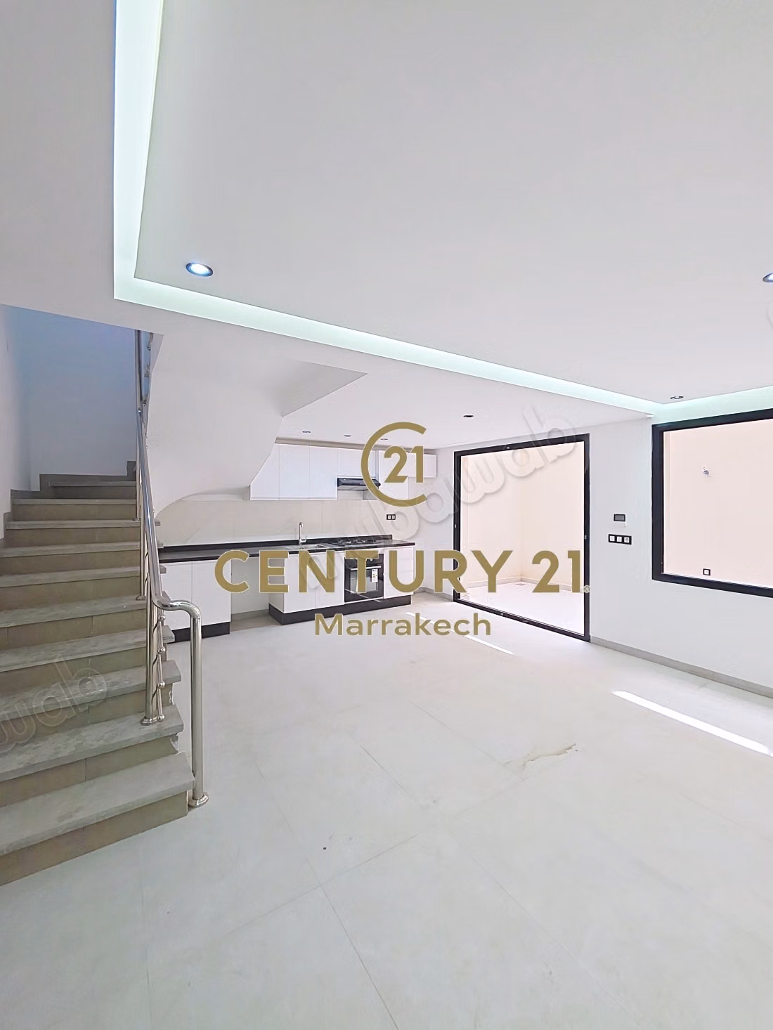 Duplex 3 ch. 98 m² avec cour – V. Hugo