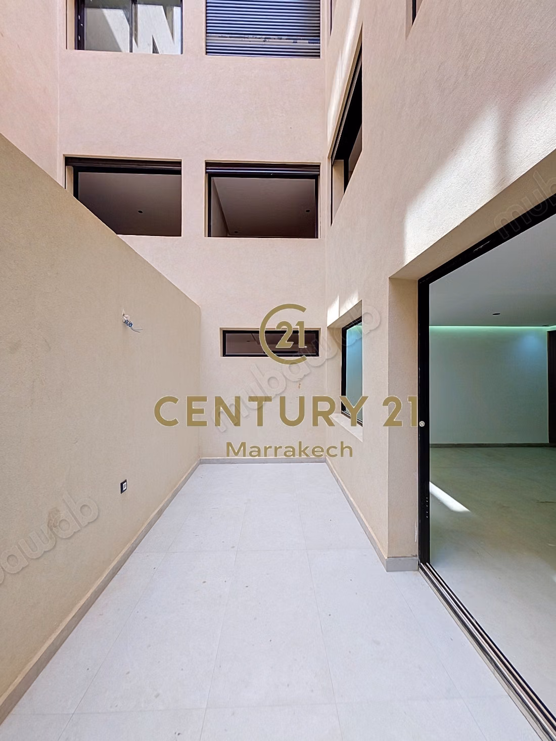 Duplex 3 ch. 98 m² avec cour – V. Hugo
