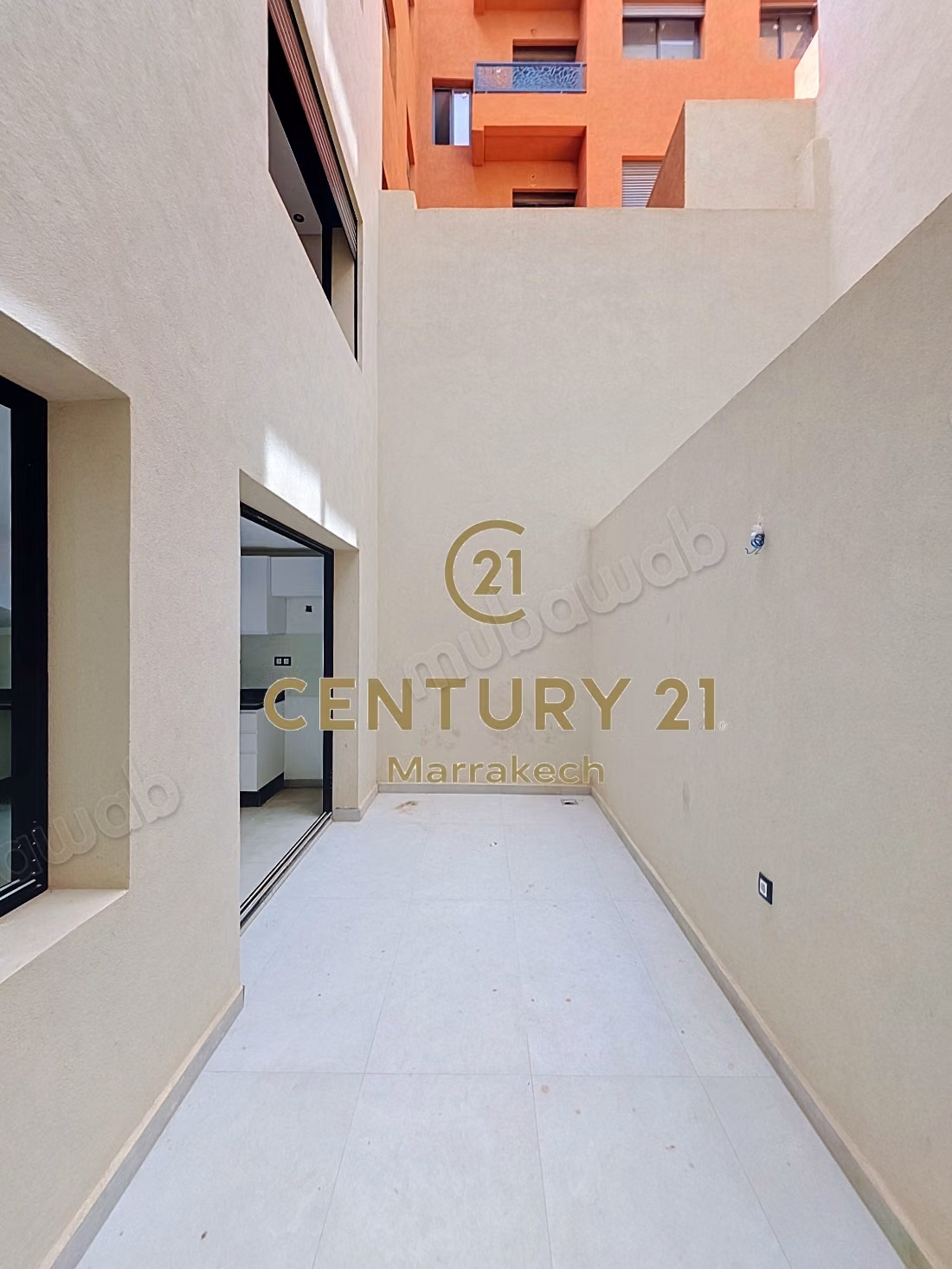 Duplex 3 ch. 98 m² avec cour – V. Hugo