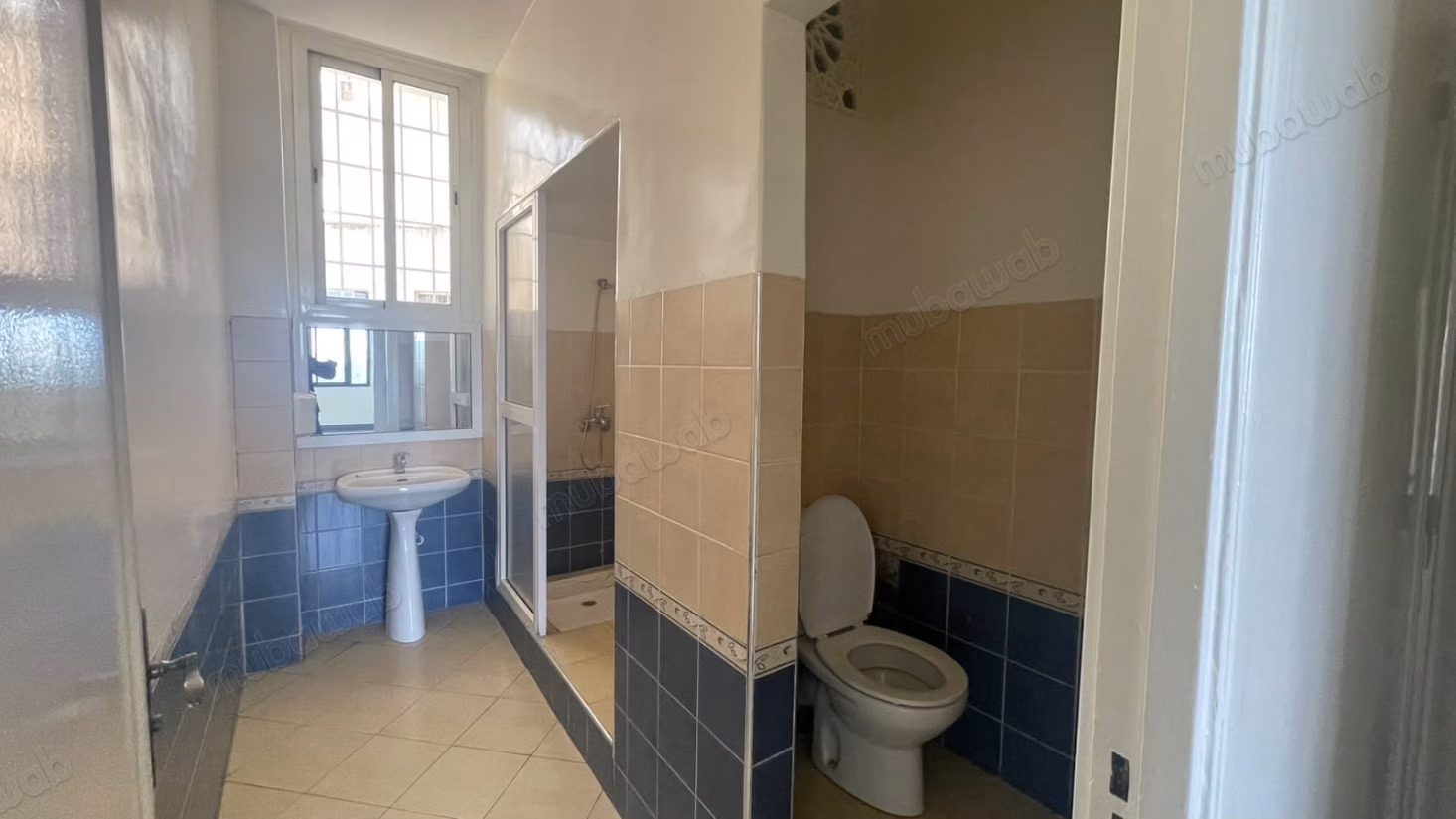 Beaux bureaux à louer à Liberté 
boulevard Hassan 2 
Superficie 228 m²