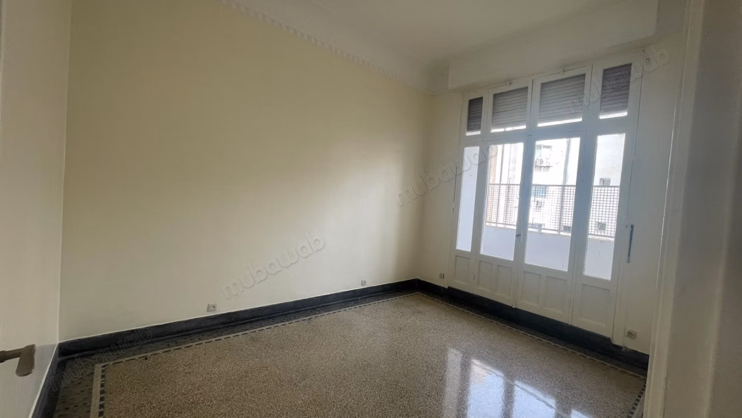 Beaux bureaux à louer à Liberté 
boulevard Hassan 2 
Superficie 228 m²