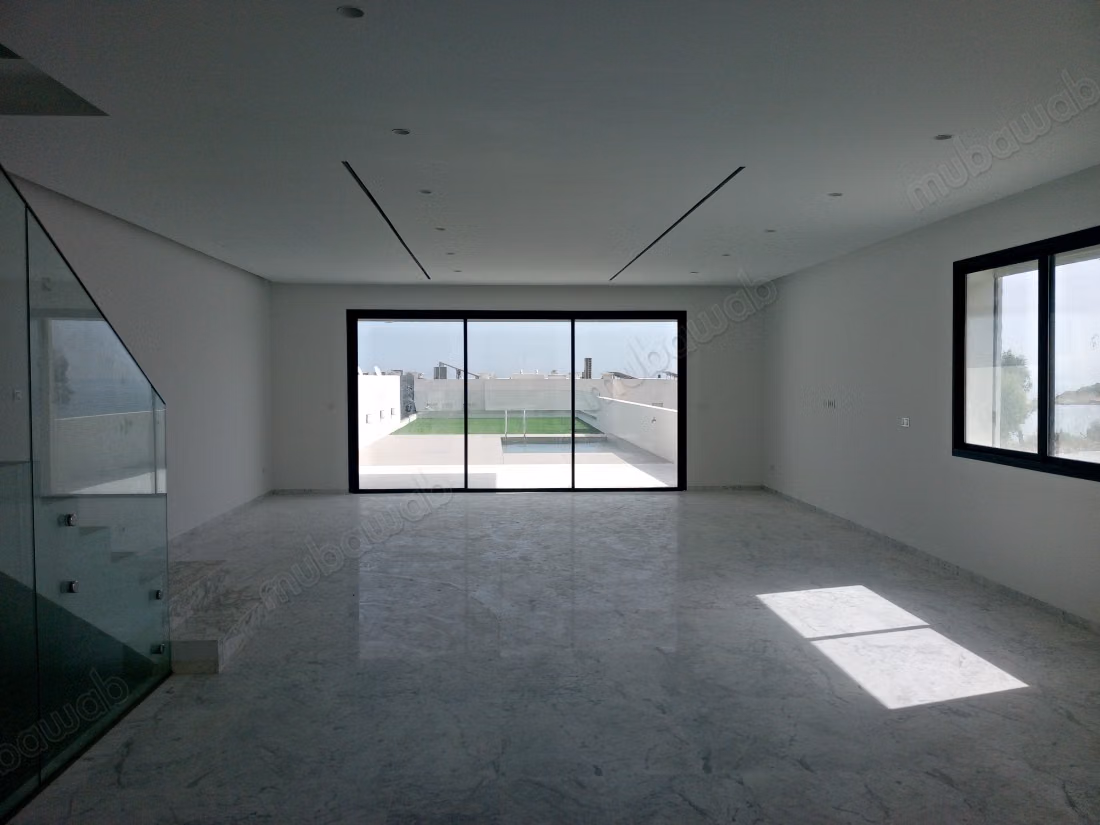 Triplex S4 with pool and sea view