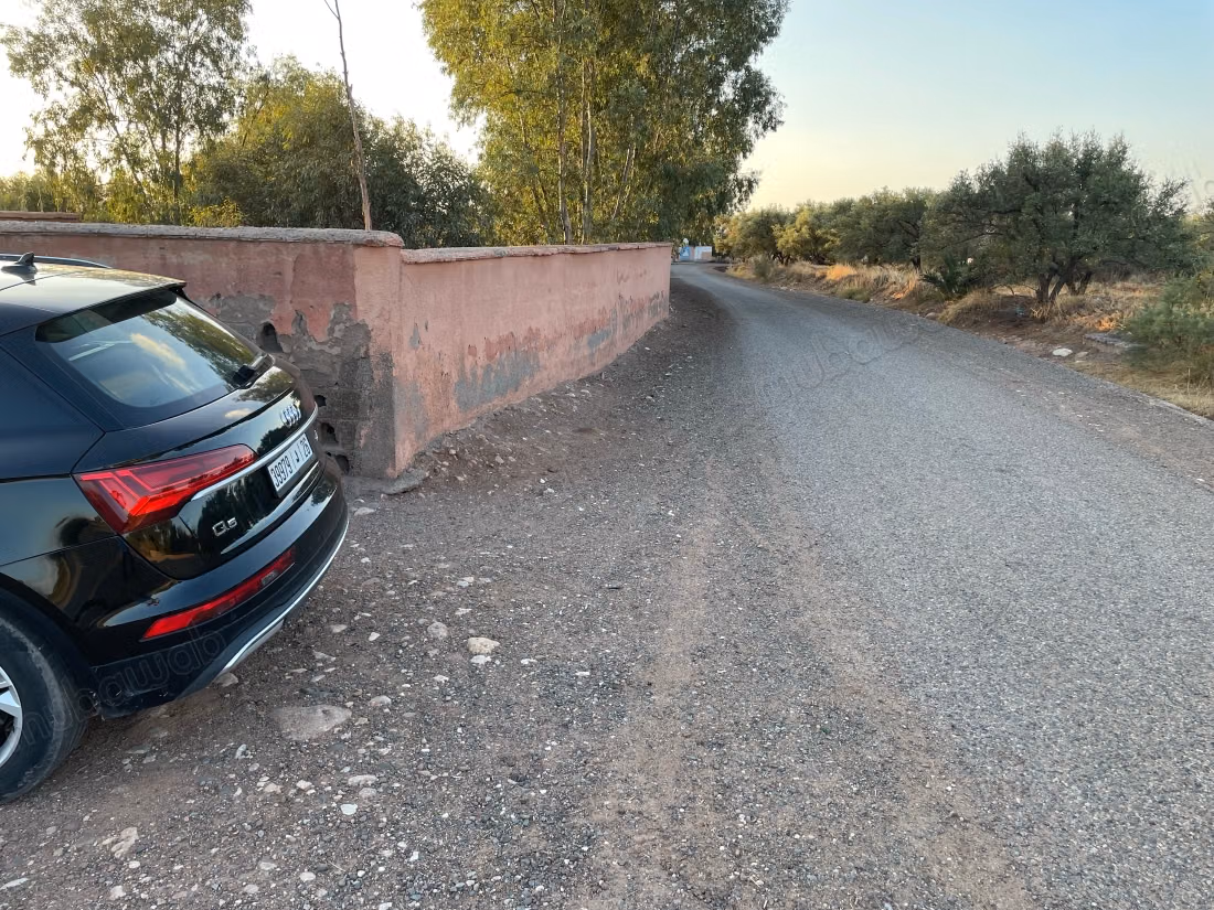 Ferme à vendre près de Sidi Rahal. Superficie totale 2600 m²