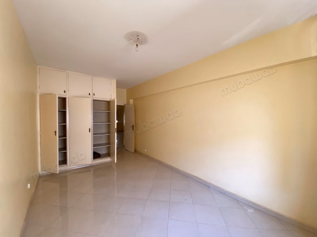 Bel appartement en location à Agdal. 5 pièces confortables. Ascenseur et terrasse