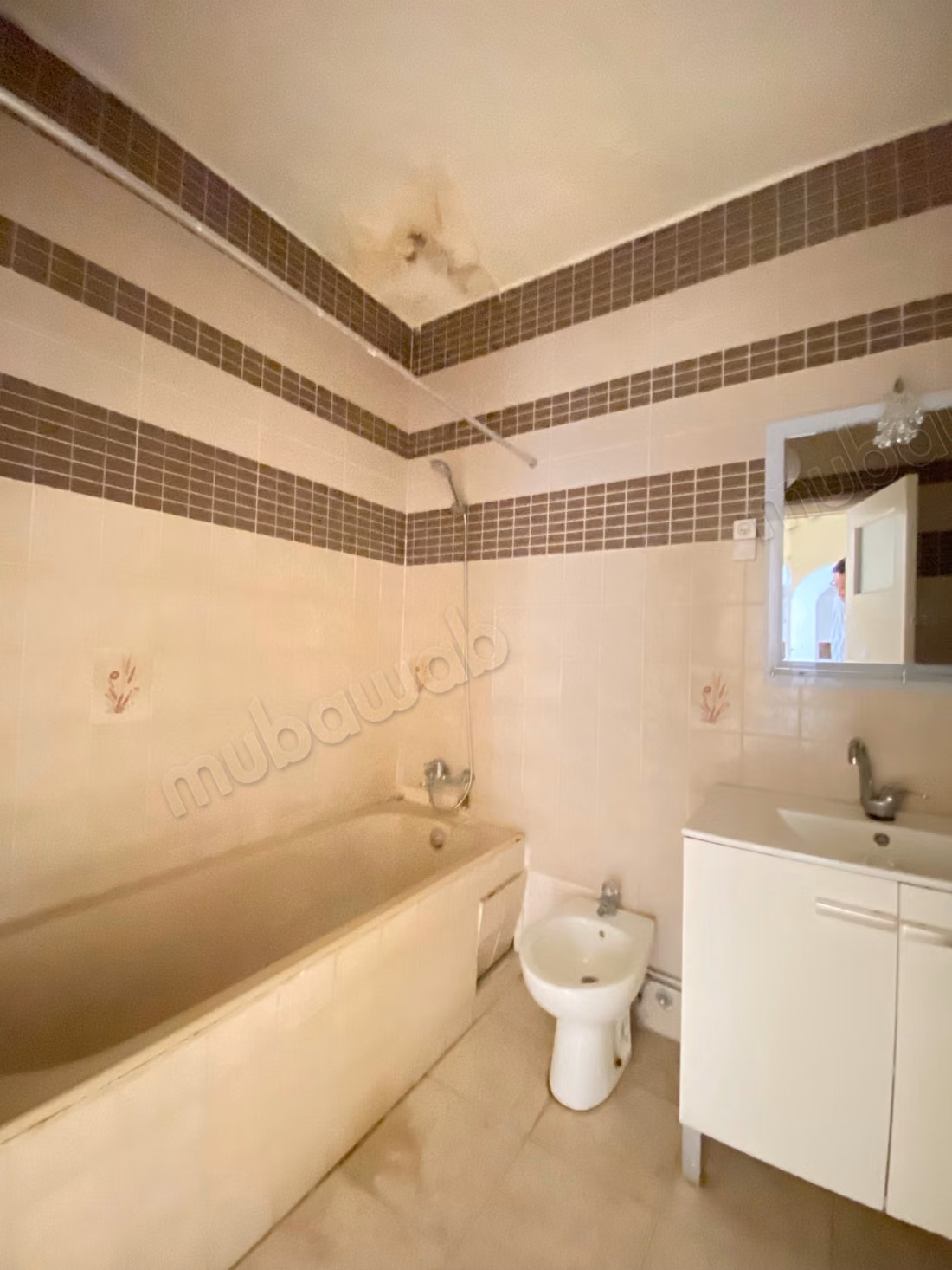 Bel appartement en location à Agdal. 5 pièces confortables. Ascenseur et terrasse