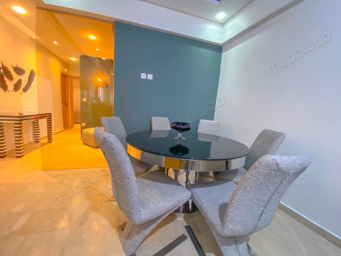 Appartement à louer à Maârif. 
Surface de 95 m². 
Bien meublé