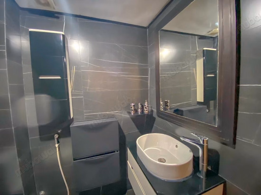 Appartement à louer à Maârif. 
Surface de 95 m². 
Bien meublé
