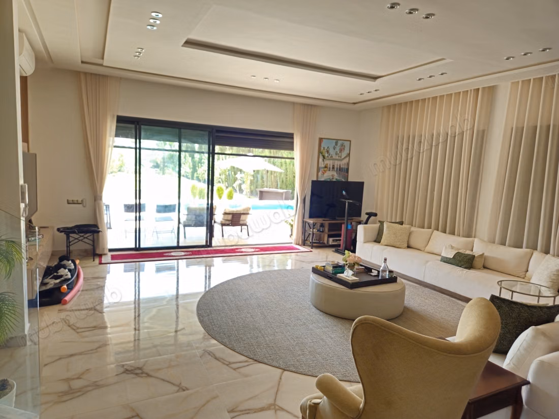 Luxury villa for sale in Prestigia