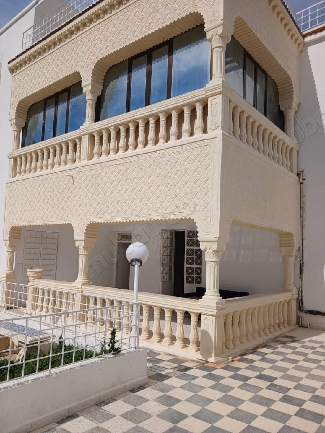 Maison de luxe à louer à Borj Louzir. 
Surface de 552 m²