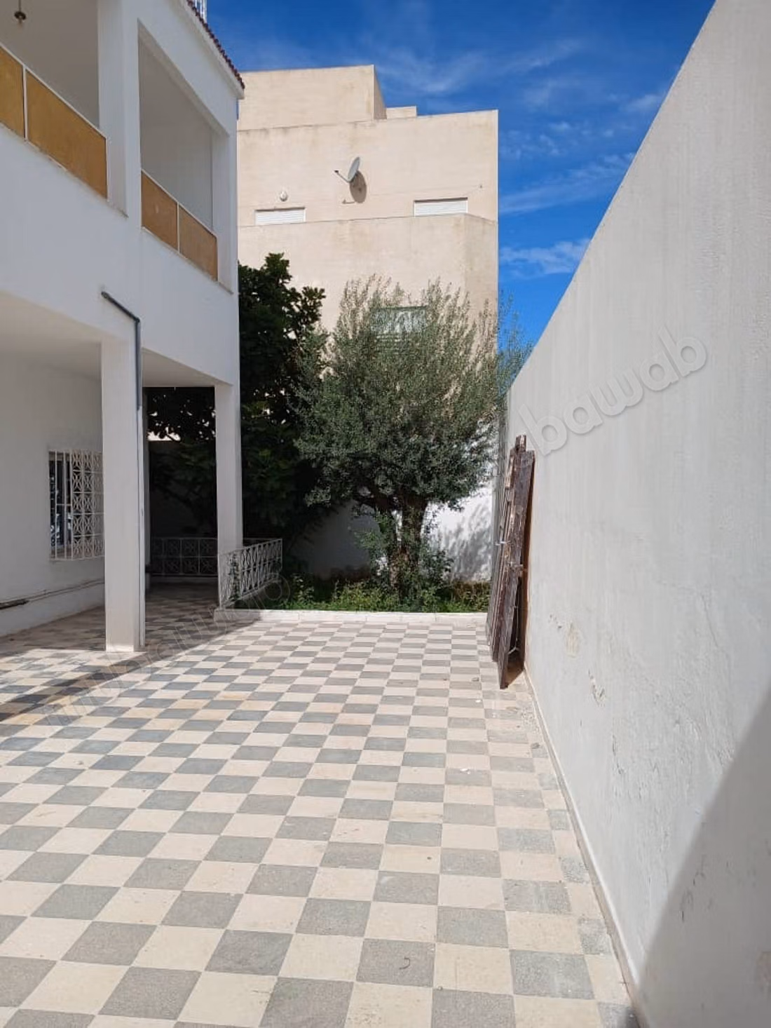 Maison de luxe à louer à Borj Louzir. 
Surface de 552 m²