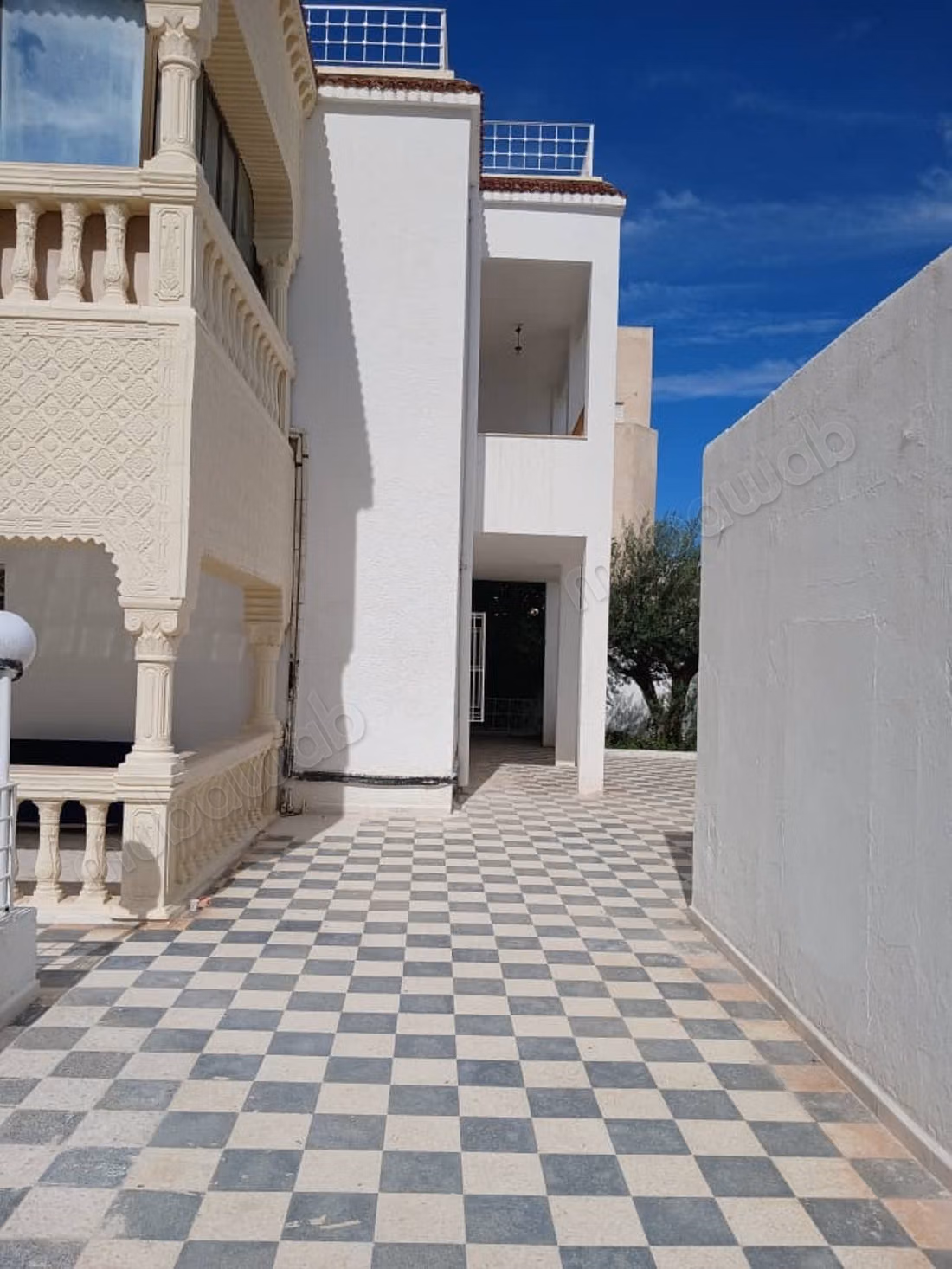 Maison de luxe à louer à Borj Louzir. 
Surface de 552 m²