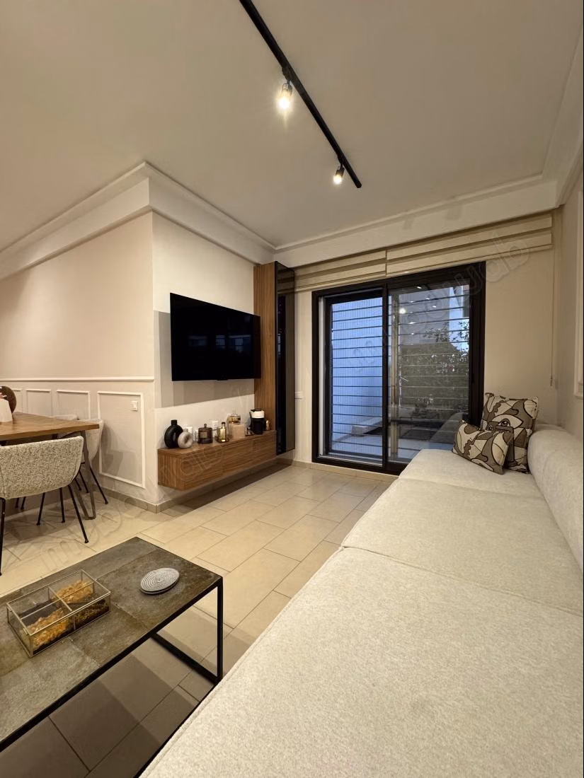 Selling apartment in Casablanca Finance City. 3 large rooms. Garden and terrace