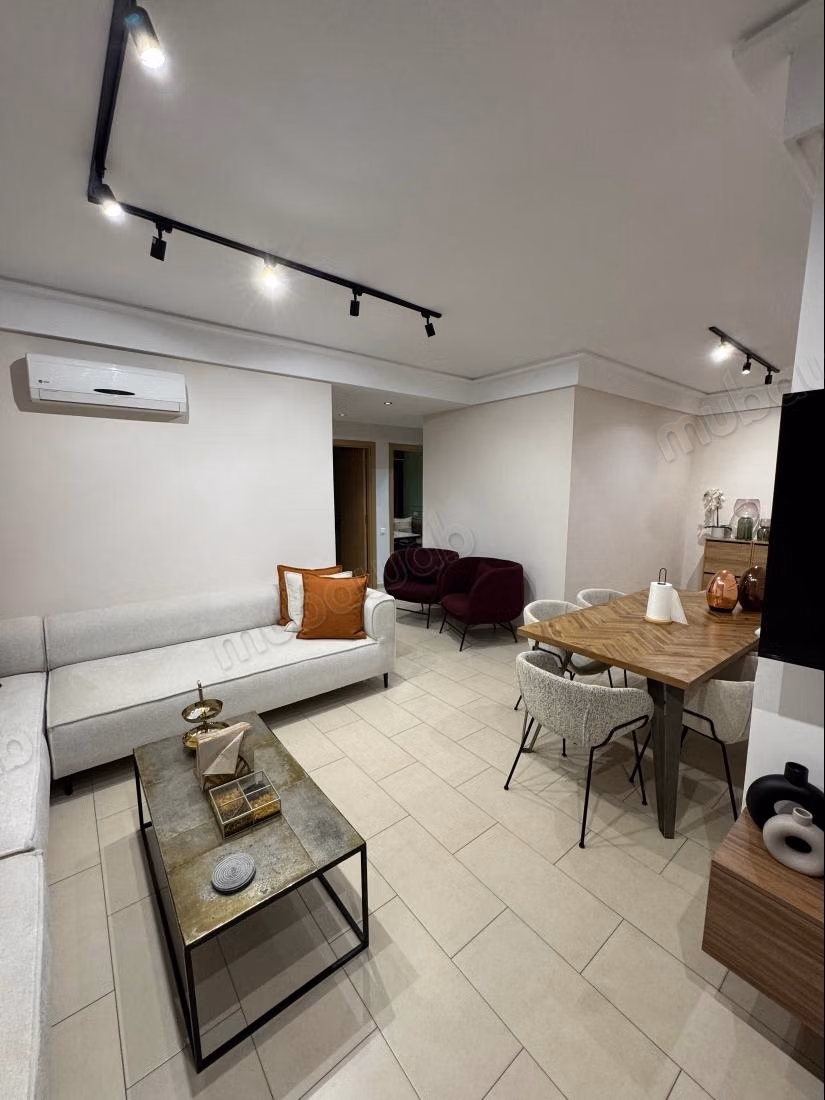 Selling apartment in Casablanca Finance City. 3 large rooms. Garden and terrace