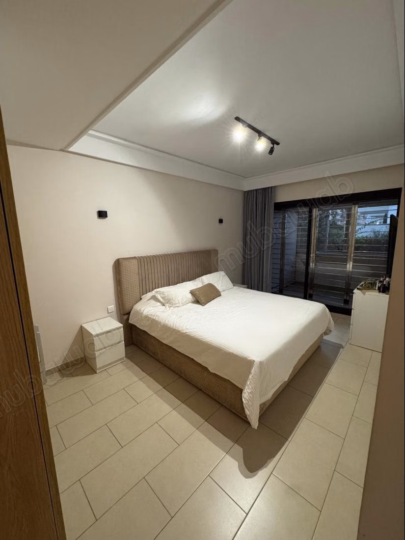 Selling apartment in Casablanca Finance City. 3 large rooms. Garden and terrace