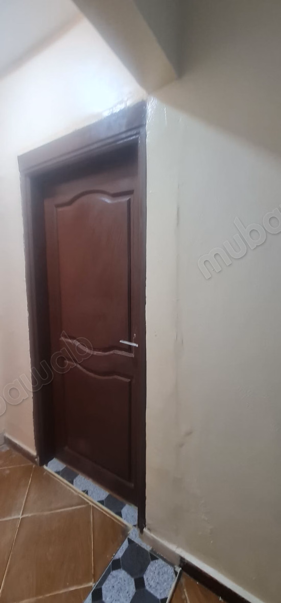 Compra de una casa especial en Nazaha. 5 habitaciones grandes. Residencia segura equipada con un sistema de recepción de canales satelitales.