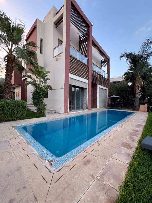 Magnifique villa à louer à Agdal. 6 pièces confortables. Meublé