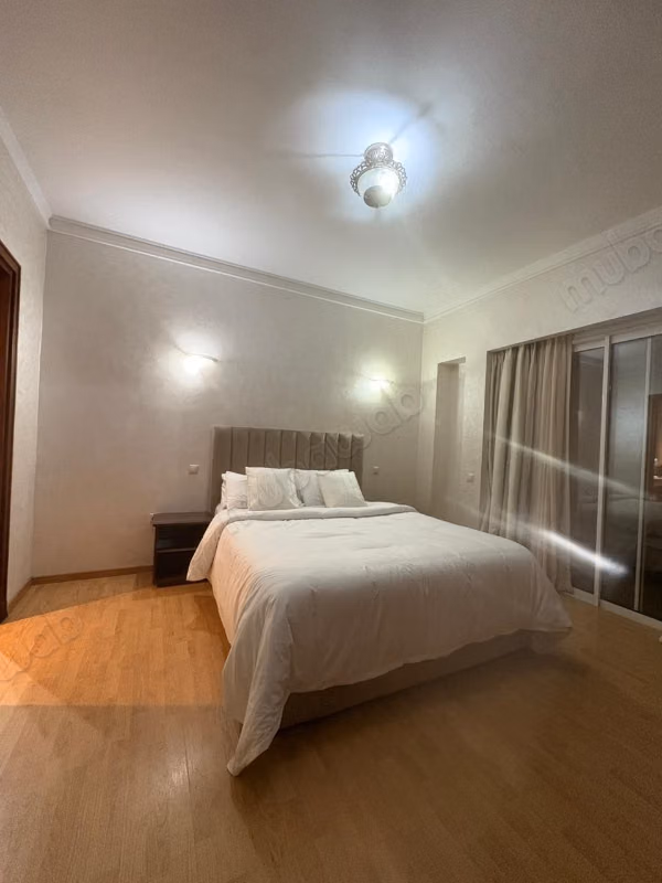 Appartamenti in affitto nella zona turistica. Superficie 80 m². Servizio di portineria, bella piscina
