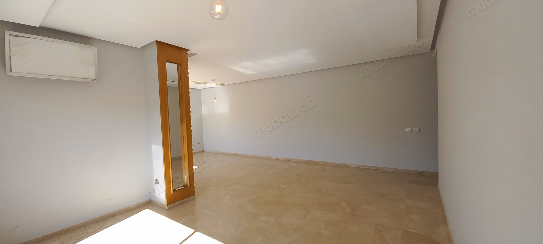 Location d'un appartement traversant vue mer et jardin à Ain diab résidence. 5 pièces confortables. Espaces verts et ascenseur