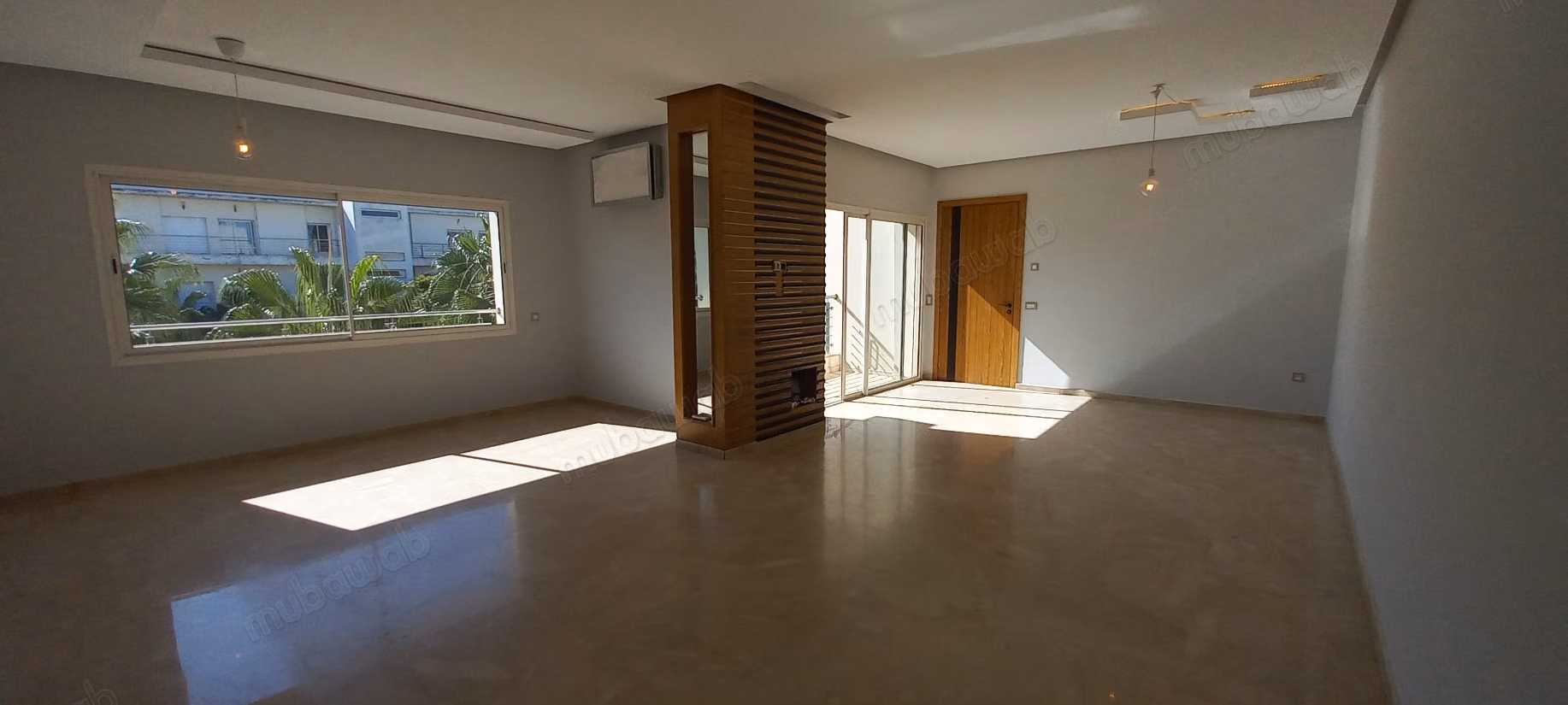 Location d'un appartement traversant vue mer et jardin à Ain diab résidence. 5 pièces confortables. Espaces verts et ascenseur