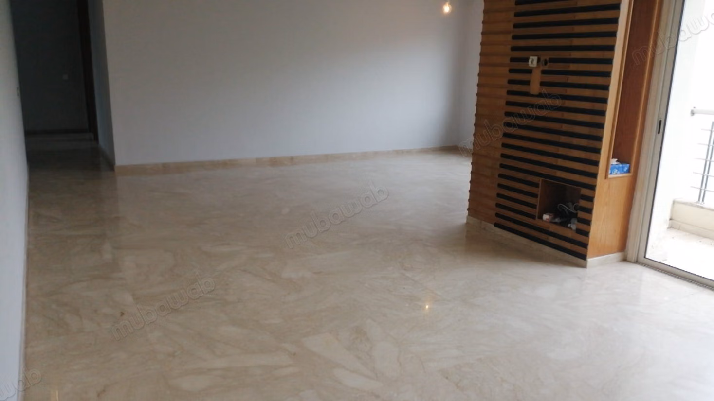 Location d'un appartement traversant vue mer et jardin à Ain diab résidence. 5 pièces confortables. Espaces verts et ascenseur