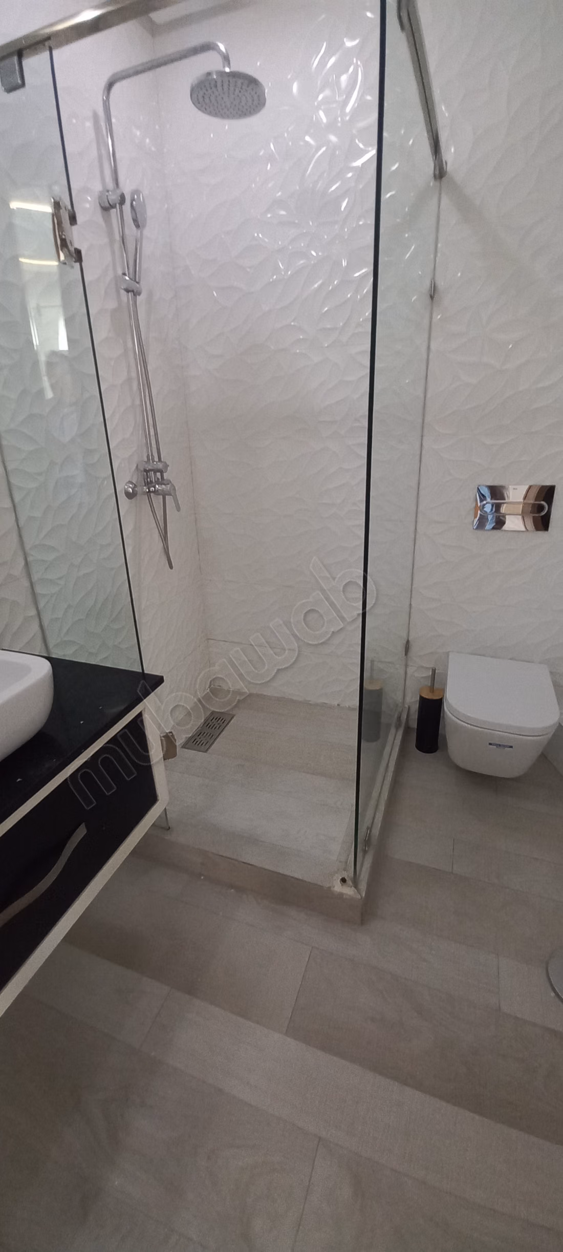 Location d'un appartement traversant vue mer et jardin à Ain diab résidence. 5 pièces confortables. Espaces verts et ascenseur