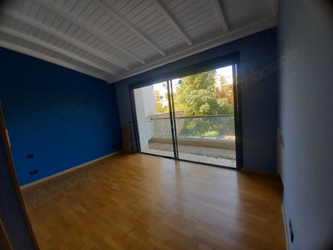 High-end house, townhouse villa for sale in Ville Verte. Area 375 m². Garden