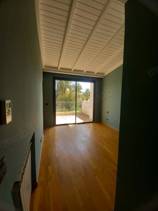 High-end house, townhouse villa for sale in Ville Verte. Area 375 m². Garden