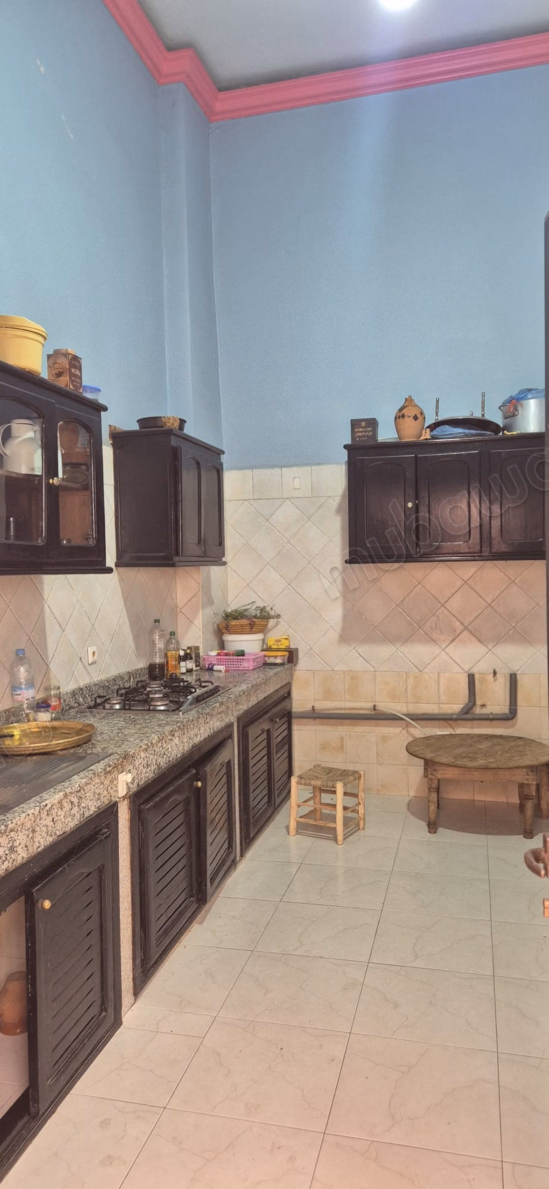 Appartement à renover GUELIZ. Superficie 175 m². Porte blindée, salon marocain