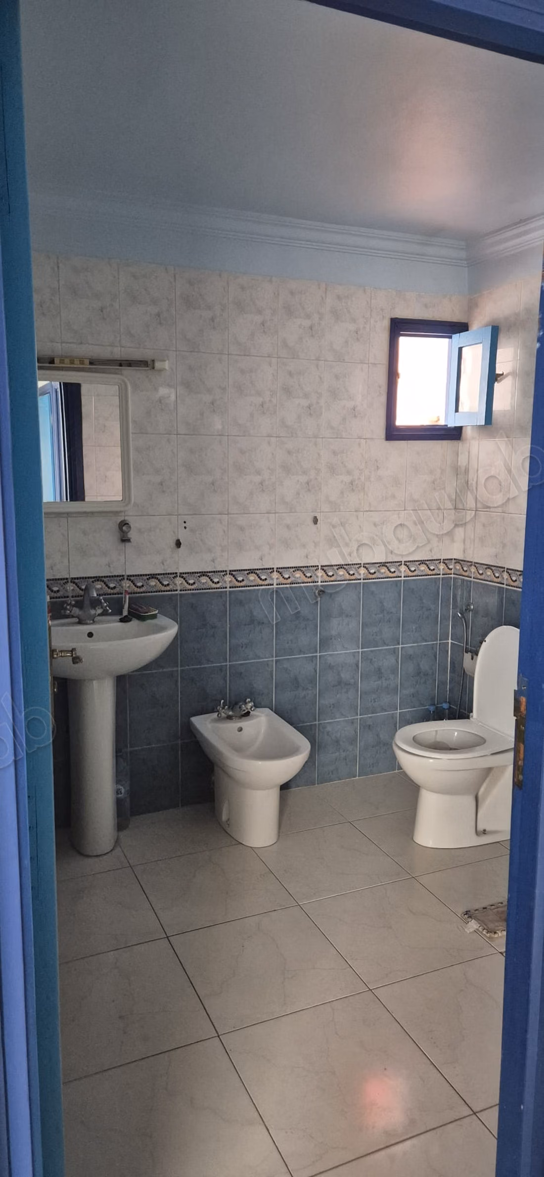 Appartement à renover GUELIZ. Superficie 175 m². Porte blindée, salon marocain