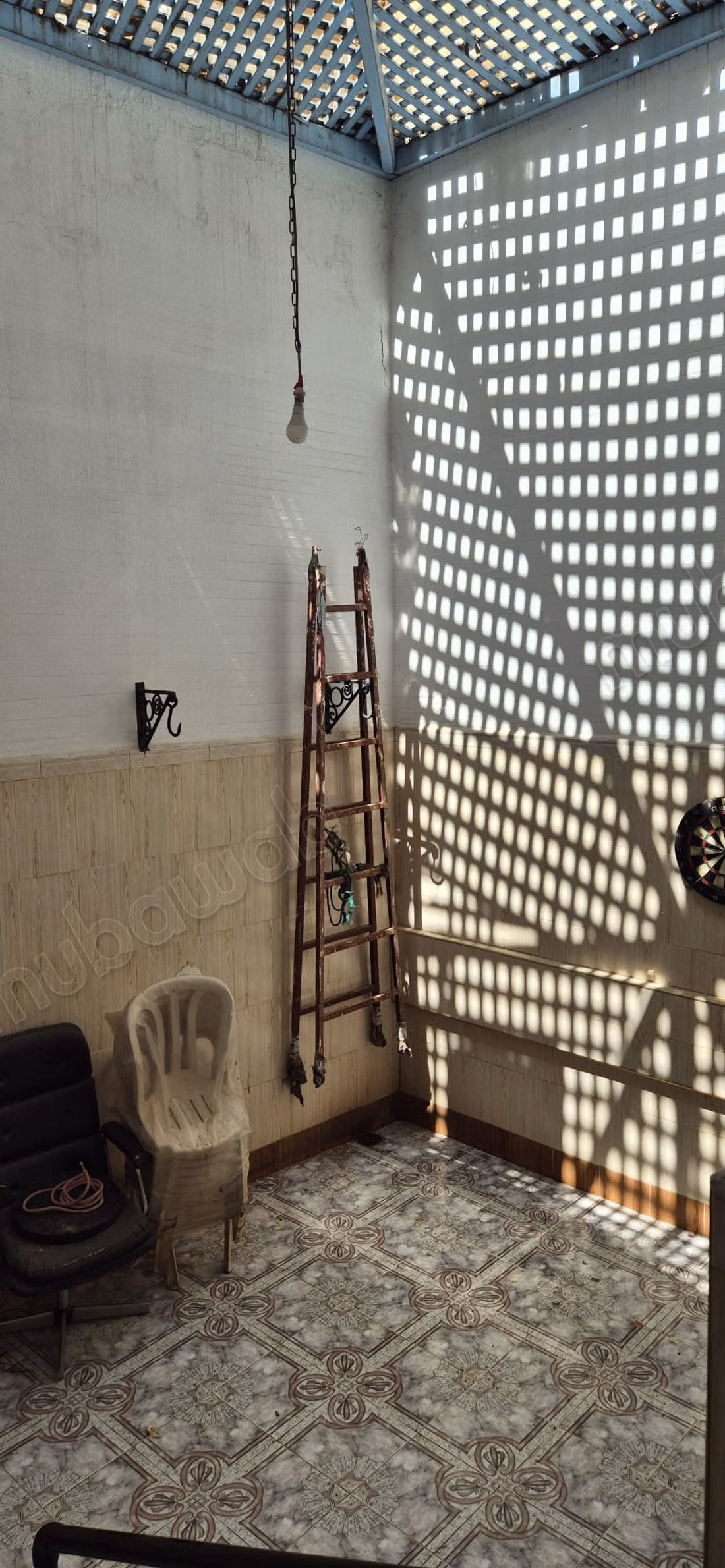 Appartement à renover GUELIZ. Superficie 175 m². Porte blindée, salon marocain