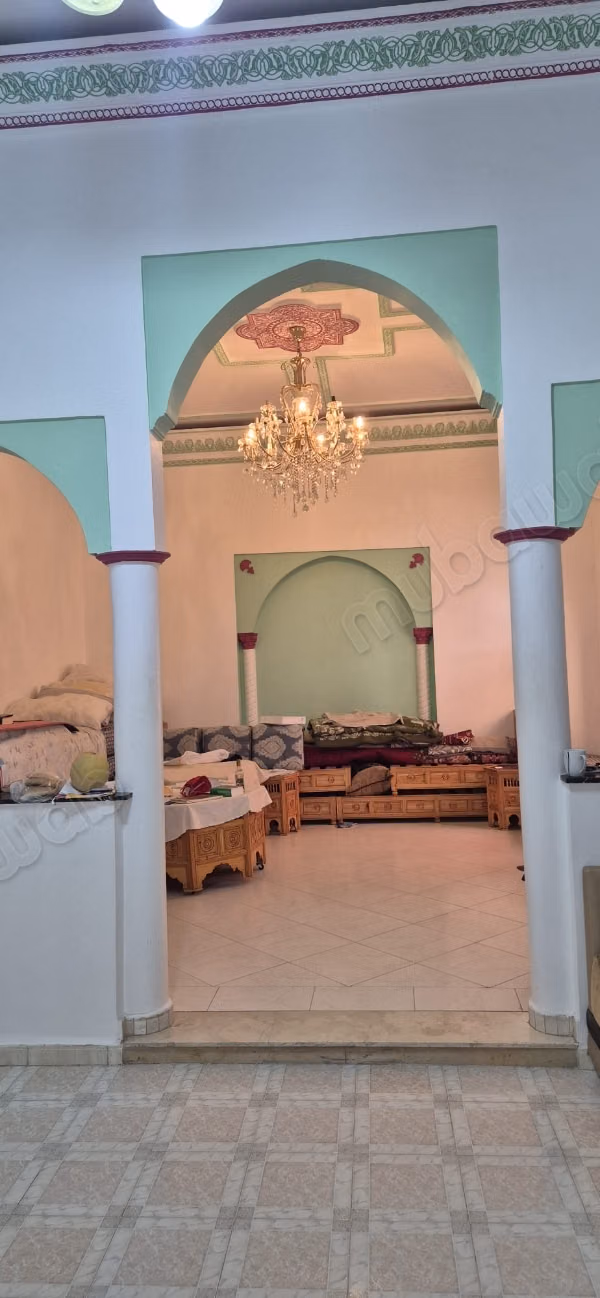 Appartement à renover GUELIZ. Superficie 175 m². Porte blindée, salon marocain