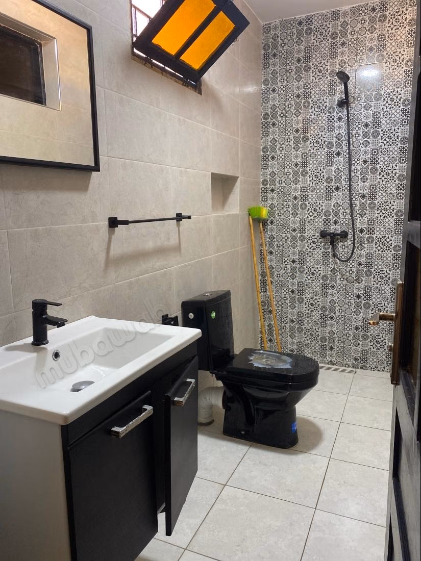 Très bel appartement en location à Raounak. Surface totale 70 m². Meublé