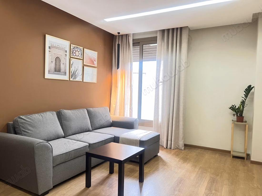 Très bel appartement en location à Oasis. 
2 chambres. 
Avec ascenseur et terrasse