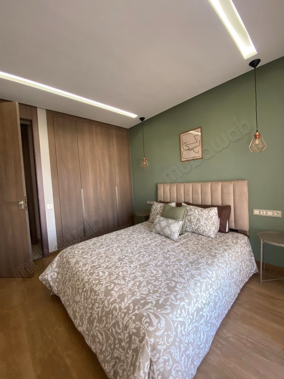 Louez cet appartement à Oasis. 
1 belle chambre. 
Bien meublé
