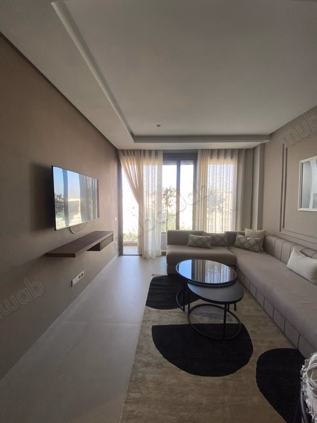 Louez cet appartement à Oasis. 
1 belle chambre. 
Bien meublé