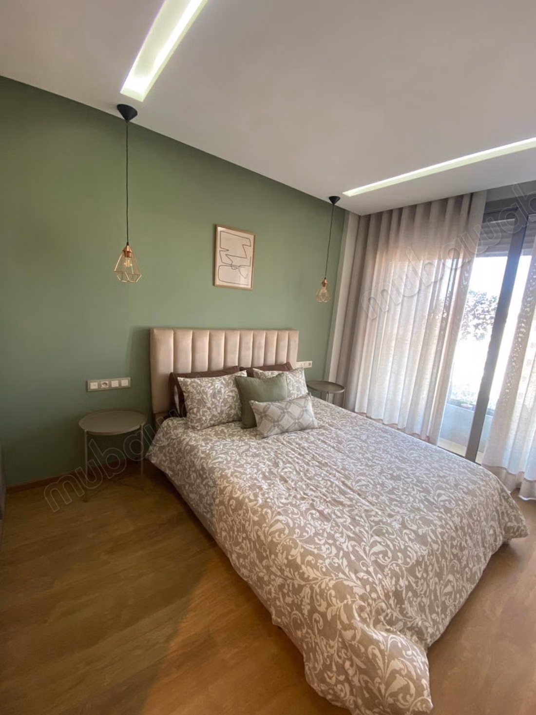 Louez cet appartement à Oasis. 
1 belle chambre. 
Bien meublé