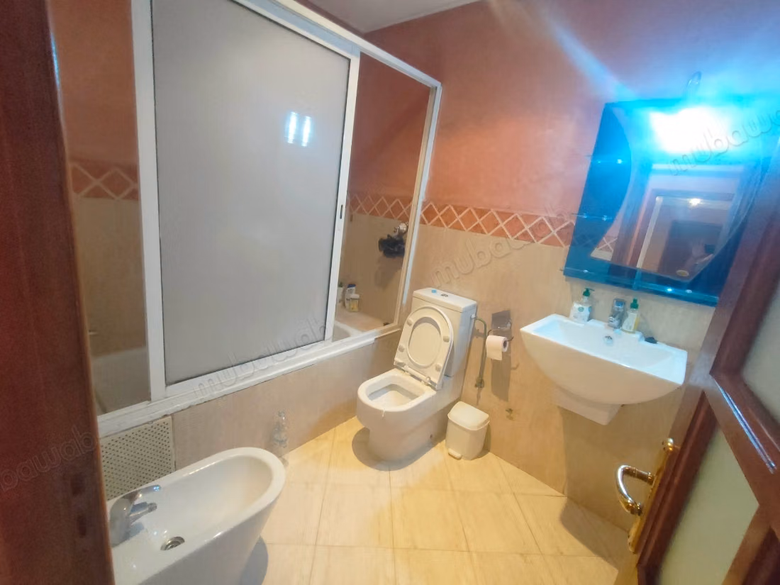 Appartement meublé 90m² 
Hôpitaux TRAM 
7000 Dh