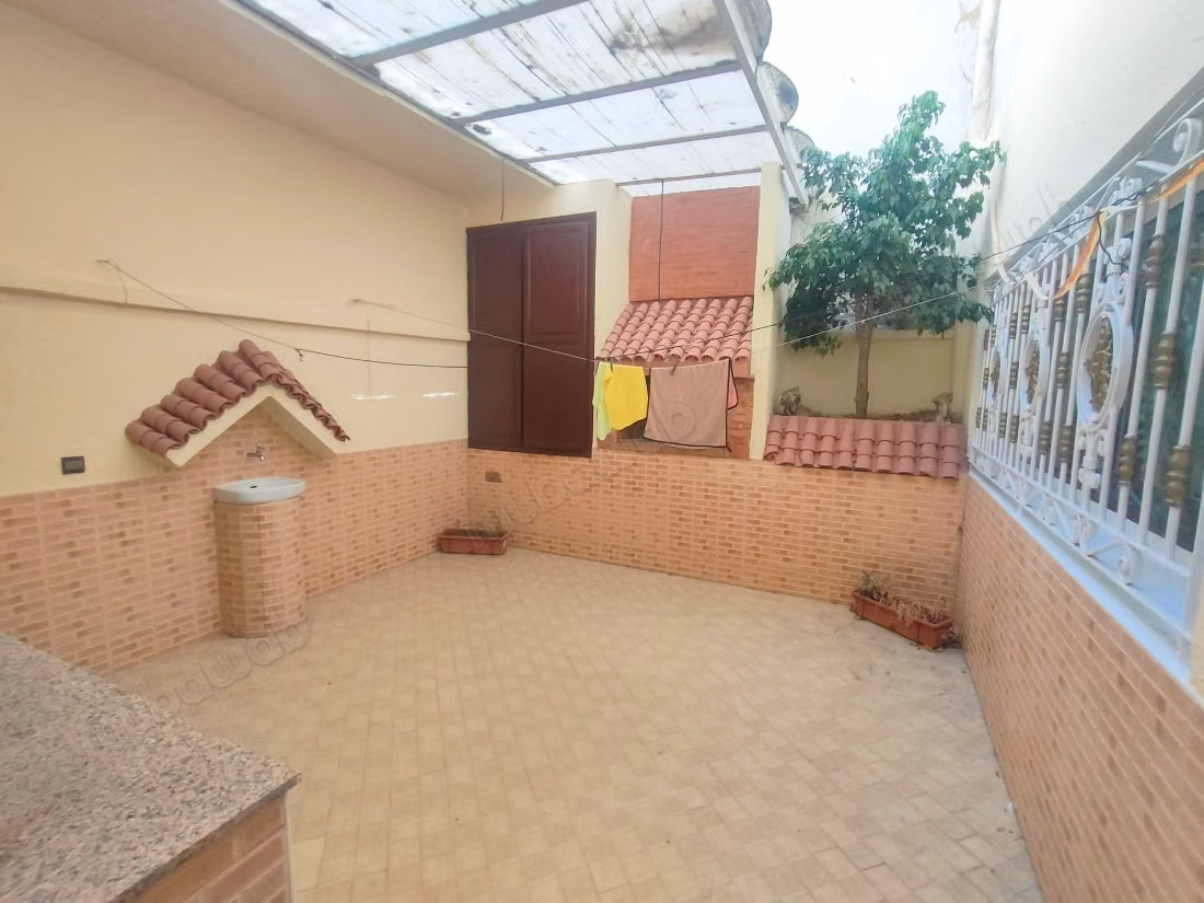 Appartement meublé 90m² 
Hôpitaux TRAM 
7000 Dh